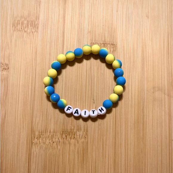 I am selling bracelets,necklace,ring - Picture 4 of 4